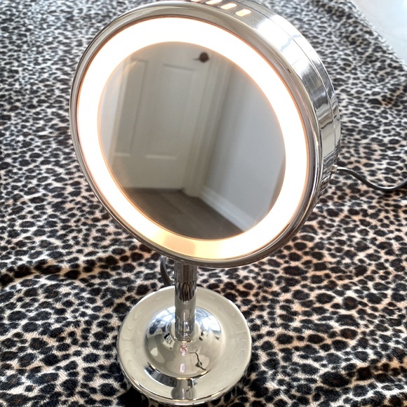 Conair Other - Lighted travel makeup mirror.